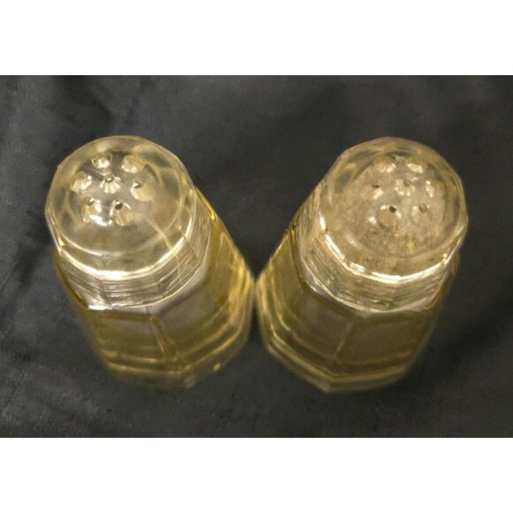 Heisey Yellow Glass Salt & Pepper Shakers Plastic Lids 3" - Picture 2 of 4